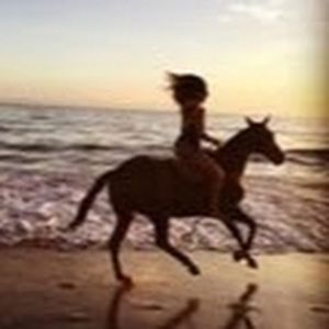 Meet your Posher, Lya